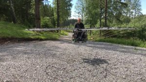 Construyó su propio drone-helicóptero y mirá el resultado