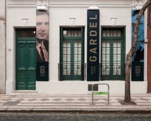 Críticas y malestar por la remodelación de la Casa de Gardel