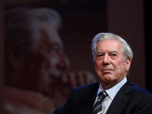 Mario Vargas Llosa: en Chile hay una “derecha cavernaria que no admite el aborto”