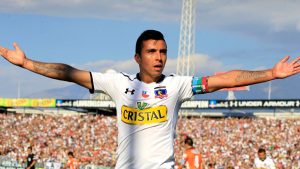 Gonzalo Fierro: No descarta emigrar de Colo Colo y defiende a Arturo Vidal