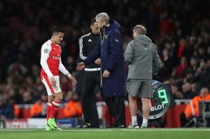 Supuesto desaire de Alexis a Wenger: no le quiso dar la mano