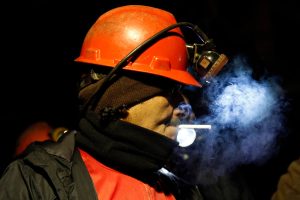 Rescate de mineros atrapados: Después de 14 horas lograron sacarlos con vida