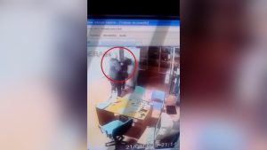 Video: el jefe de la Anses de Alvear golpeó a su empleada