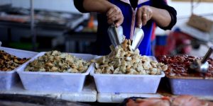 Prohíben la extracción y venta de dos de los mariscos más codiciados de Chile