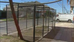 Construyó un garage en la vereda