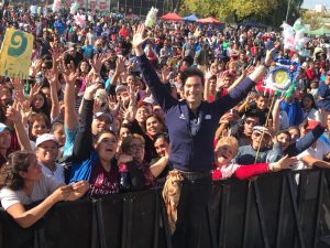 Maratón Otoño por la Vida: Los mendocinos le cantaron el feliz cumpleaños a Canal 9