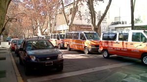 Multas por doble fila: ¿Qué pasará frente a las escuelas?