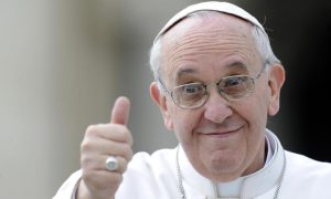 Cambios: El Papa Francisco quiere que los curas puedan casarse