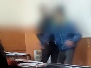 Mendoza: Alumno golpeó a profesor porque le quitó el celular