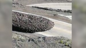 Video: un alud de barro tapa los Caracoles de Chile