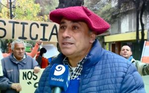 Familia mendocina estafada por una cooperativa vive en una carpa