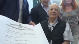 Quino recibió la máxima distinción de la UNCuyo