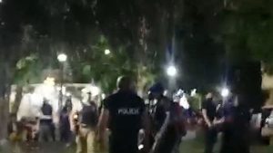 Video: violenta pelea entre adolescentes en una plaza