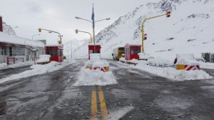 Cierran el Paso Cristo Redentor por intensas nevadas