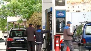 Shell y Axion siguieron a YPF y bajaron el precio de las naftas en Mendoza