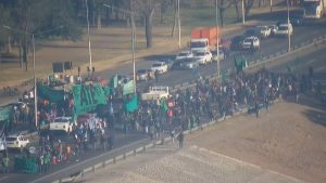 Atención Mendoza: hay manifestaciones en el Acceso Este y está muy complicado el tránsito