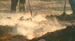 "Materia orgánica, sequía y fuego": Defensa Civil explicó porqué sale humo de la tierra en el loteo de Guaymallén