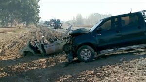 Mendoza: chocaron un auto, una camioneta y un camión en la Ruta 40 y un vehículo quedó destruido