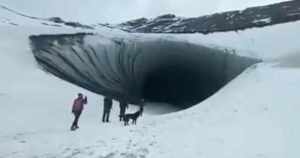 Video: Un turista murió aplastado por un hielo en Ushuaia