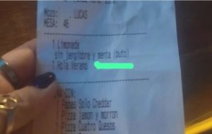 “Fue una broma interna”, la excusa por tratar de “puto” a un cliente en un restaurante