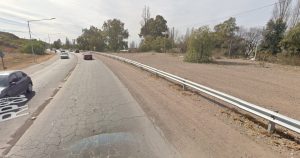 Video viral: un conductor sacó un guardarrail para evitar una manifestación en la ruta y se fue por el costado