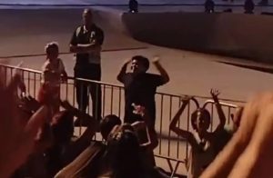 Un niño mendocino se paró al frente del escenario de la Fiesta de la Vendimia e hizo bailar a todo el teatro con los “pasos prohibidos”