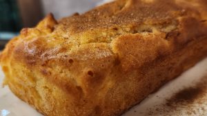 Tenés que probar esta bomba: Budín de manzana con el toque de limón justo