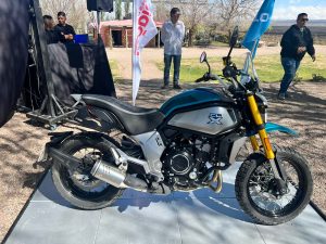 ¿Cómo es manejar la nueva moto Adventure de CFMoto?