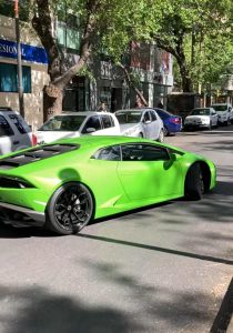 Viral: Chileno recorrió las calles mendocinas en su lujoso auto y causó furor