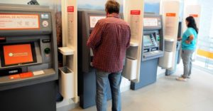 Cajeros automáticos: ¿por qué recomiendan no imprimir los tickets de las extracciones?