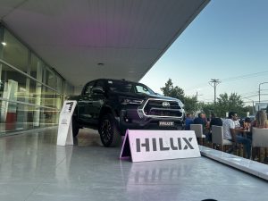 Toyota Yacopini Deslumbra con el Debut de la Revolucionaria Hilux SRX en Mendoza