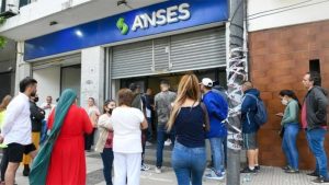 Jubilados con la mínima: Esto es lo que tener que hacer si no cobraste el bono de $55.000 de ANSES