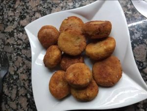 Almuerzo gasolero: si te sobró puré y no sabés qué hacer, esta receta de bombas de papas es la opción ideal