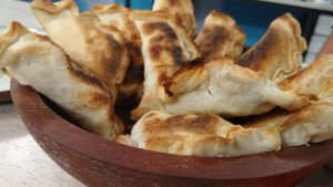 Almuerzo gasolero: hacé estas empanadas de osobuco que se desarman solas y son muy baratas