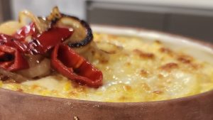 Almuerzo gasolero:  Pastel de choclo, queso y pollo que es una bomba