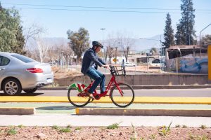 Tras los aumentos muchos mendocinos dejan el auto y agarran la bicicleta: cuánto puede salir