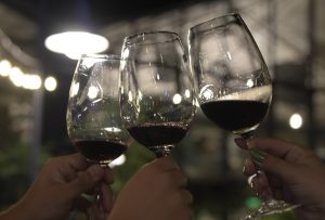 25 de Mayo: cuánto cuesta la feria de vinos de Universo Vigil y música que se realizará en Planta Uno