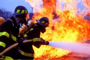 Se salvaron de milagro: se les incendió la casa y la famila escapó de las llamas