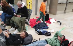 El calvario de una familia mendocina: durmiendo con niños en el piso de aeropuertos, desamparados y sin saber cómo volvían a casa