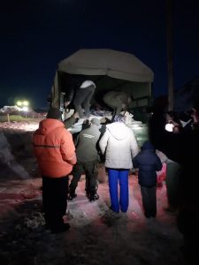 Fotos: así evacuaron a los alumnos y maestros de una escuela mendocina tapada de nieve