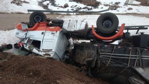 Se salvó de milagro: desbarancó en Los Puquios y cayó al río