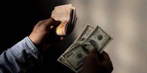 Dólar: fuerte caída superior a los $60 del oficial