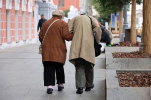 Jubilados con la mínima: confirmaron el bono extra ¿de cuánto y qué cobrarán en octubre?