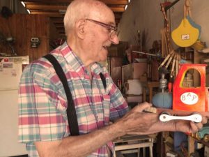 Tiene 94 años y es el juguetero más querido de Mendoza: “Le saco el jugo a vida”