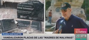 Indignación en Mendoza: vandalizaron placas de las “Madres de Malvinas”