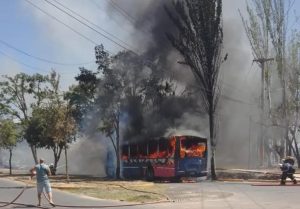 Se incendió un colectivo en Luján con doce pasajeros a bordo