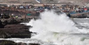 Alerta por fuertes olas y marejadas en la costa de Chile: ¿qué playas afectará y cuáles días?