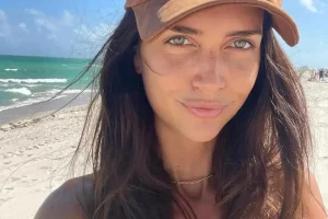 Zaira Nara impone un clásico playero que vuelve