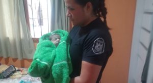 Policías asistieron a una mujer en trabajo de parto y ayudaron a traer una nueva vida en San Martín