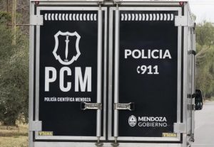 Macabro hallazgo en Mendoza: encontraron un cadáver calcinado con un disparo en la cabeza dentro de una camioneta